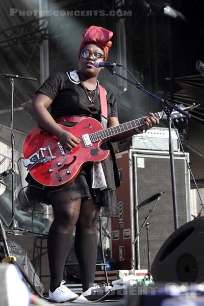 MELISSA LAVEAUX - 2013-07-19 - PARIS - Parvis de l'Hotel de Ville - 